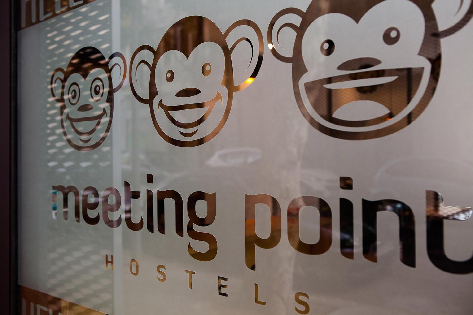 Meeting Point Hostels Barcelona Eksteriør billede